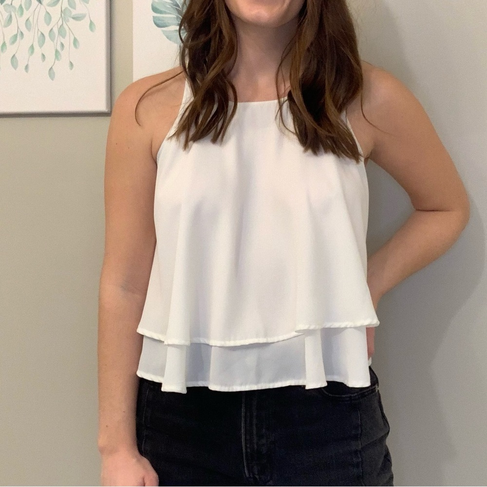 ⭐️FINAL SALE⭐️Hollister White Flowy Tank